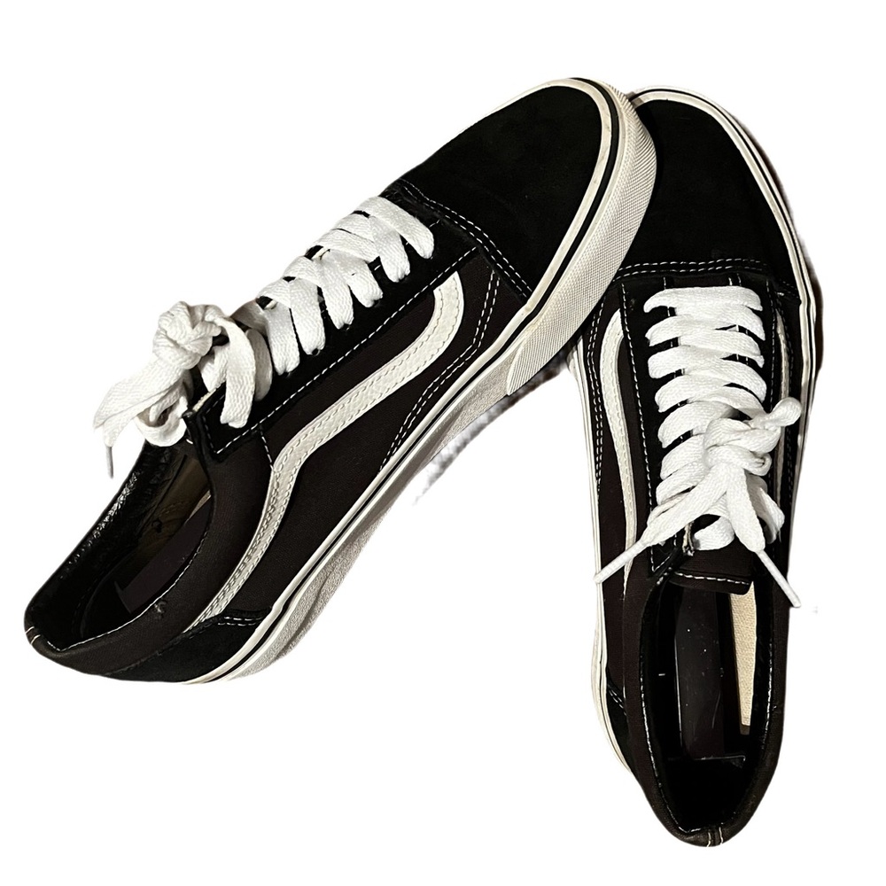 !!SOLD!! SOLD!! CLASSIC OLD SKOOL BLACK & WHITE VANS WOMENS 8.5/ MENS 7/EUR 39